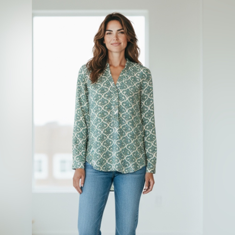 Rose & Olive Women’s Green and White Long Sleeve Blouse, size M